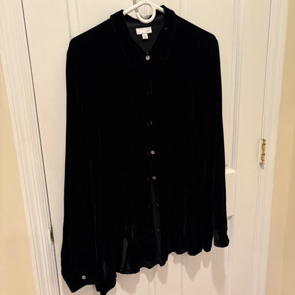 JJILL Black velvet shirt with full ruffle back size XL NWOT - Picture 2 of 7